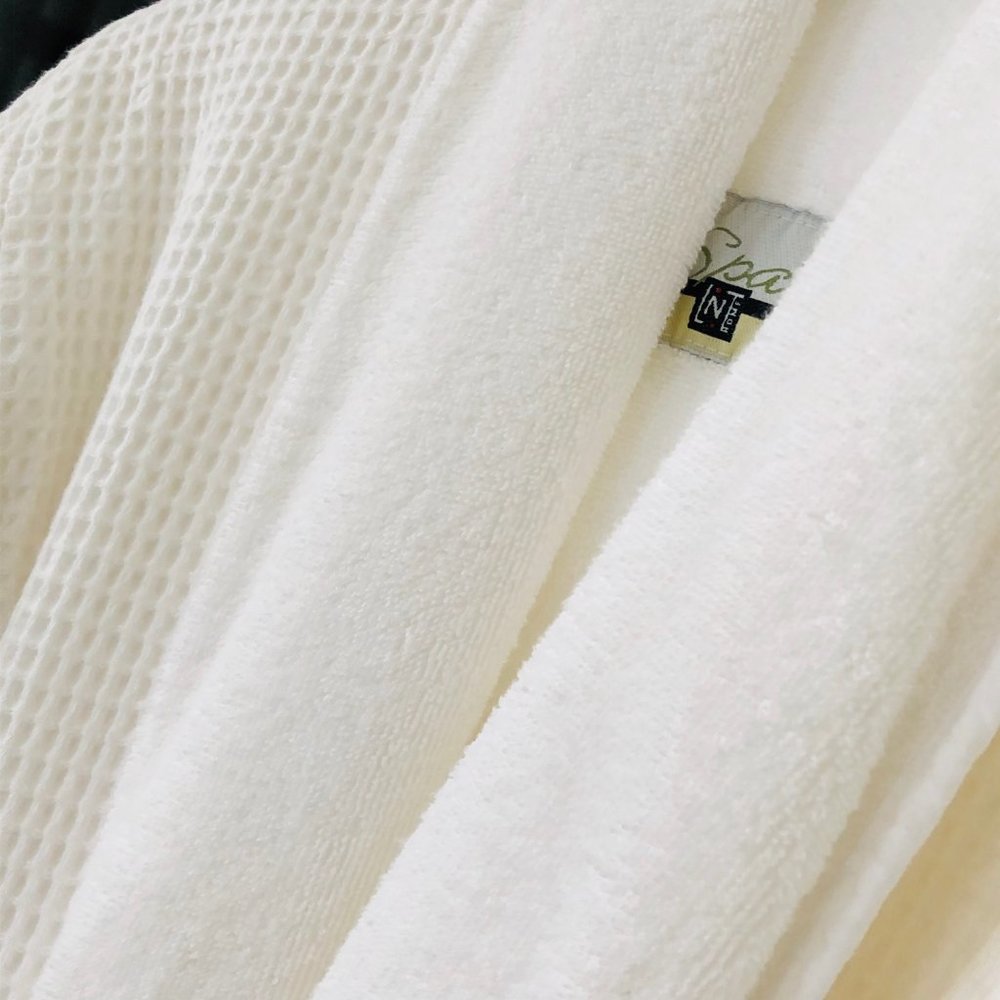 LNT SPA Luxurious White Waffle Weave Bath Robe